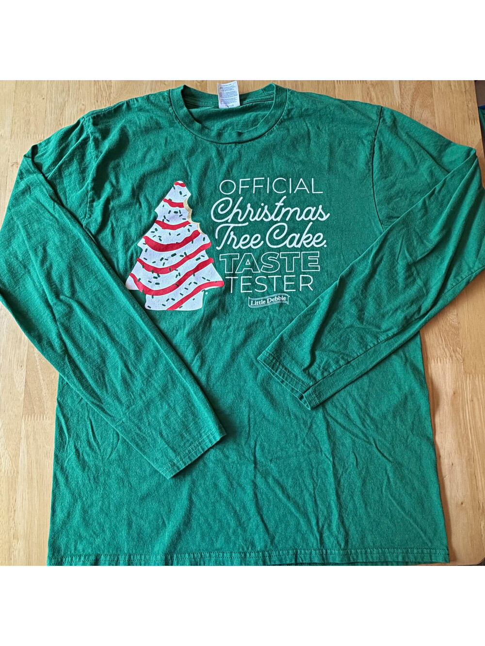 Port & Company Unisex M Green Long Sleeve Crew Neck Christmas Graphic Tee